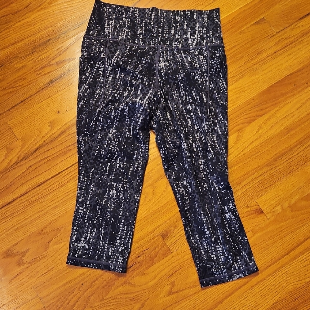🌟Athleta Kids Black and White Patterned Leggings🌟